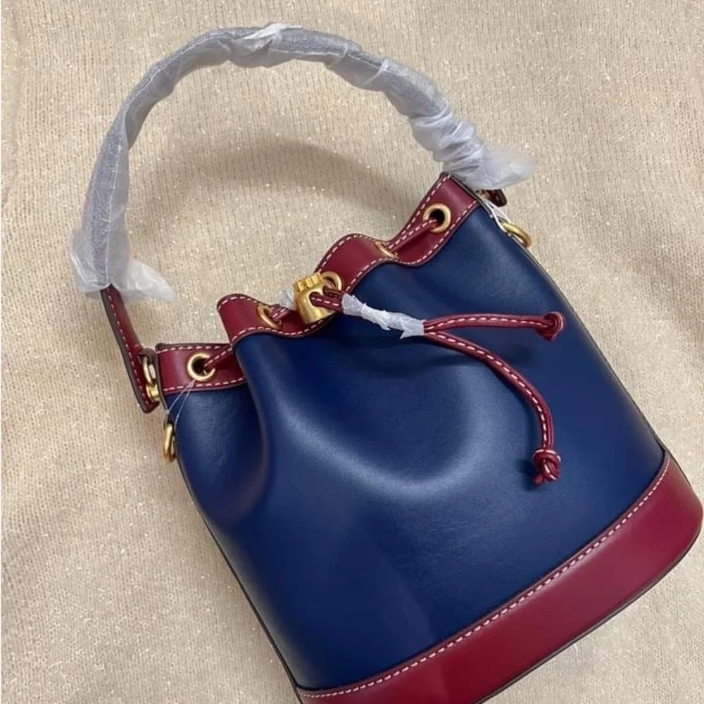 Toryburch bucket bag brand new - Picture 5 of 5